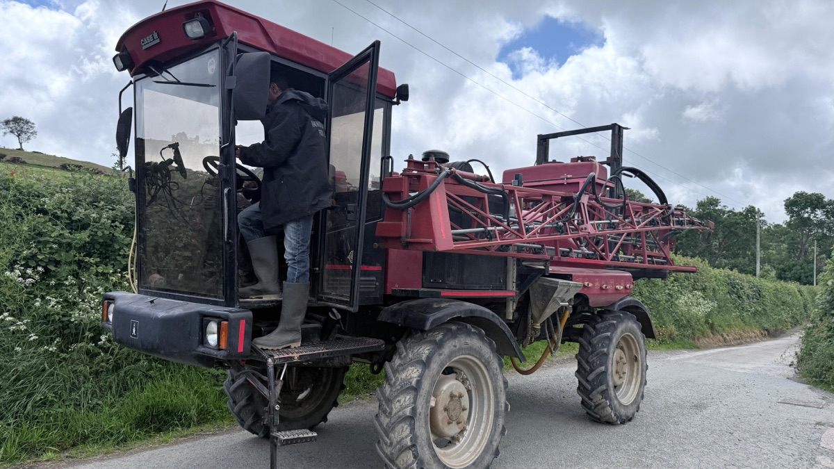 Self-propelled agricultural sprayer in the United Kingdom, shown in a Spherefix SAG10 customer-return image